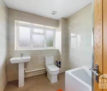 3 bedroom end of terrace house to rent - Photo 4