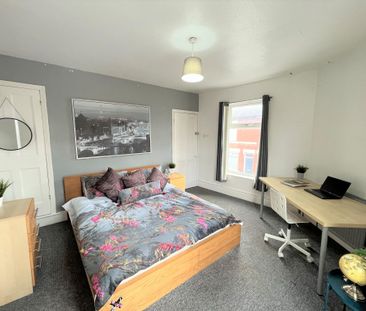 32 Howe Street - Photo 2