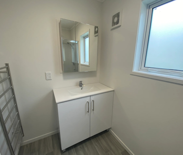 Two Bedroom Unit with Carport in Remuera - Photo 2