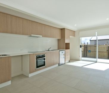 Cute as a Button! - Photo 4