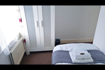 Room in a Shared House, St. Erkenwald Road, IG11 - Photo 2