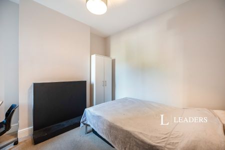 4 bedroom house to rent Harold Road, PO4 - Photo 2