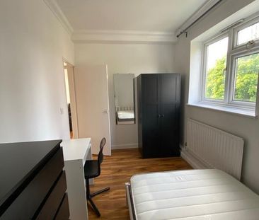 Room in a Shared Flat, Nine Elms Station, SW8 - Photo 1