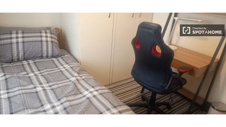 Room in shared flat for rent in Cabra East, Dublin - Photo 2