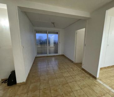 Location Appartement 4 pièces 78 m2 à Fresnoy-le-Grand - Photo 3