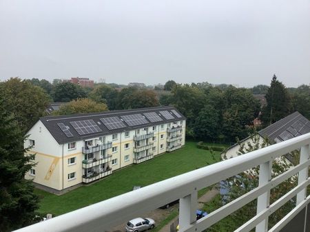 Herrlicher Ausblick, 1 Zimmer Wohnung mit Balkon und einem Fahrstuhl! - Photo 4