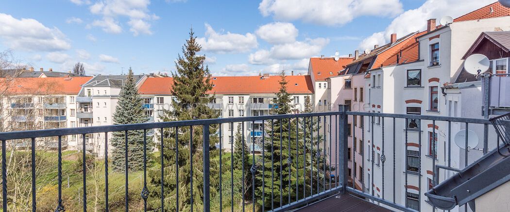 moderne Einbauküche, Dachgeschoss, Balkon - 3 Raumwohnung in Haselbrunn von Plauen zur Miete - Foto 1