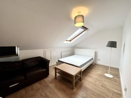 4 bedroom flat to rent - Photo 3