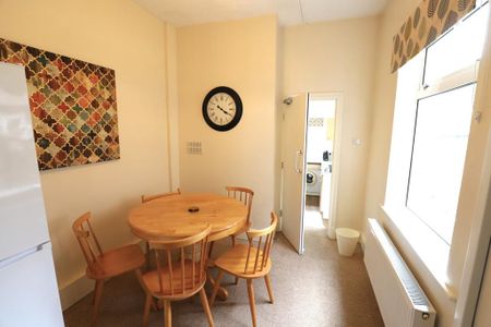 4 bedroom terraced house to rent - Photo 3