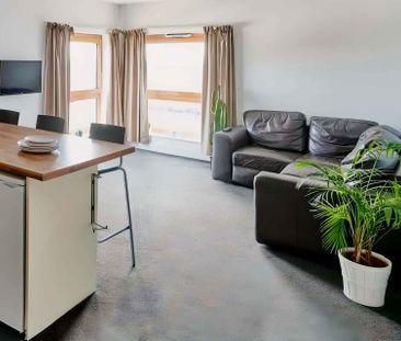 Accessible Classic En-suite - Photo 4