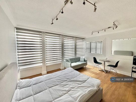 Studio to rent - Photo 1