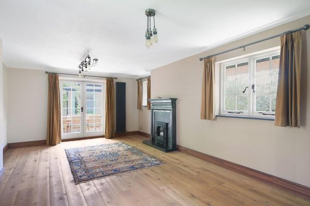 4 bedroom detached bungalow to rent - Photo 1