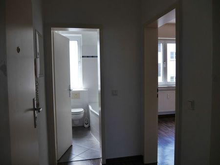 ﻿Schöne 2-Zimmer-Wohnung mit Tageslichtbad und Balkon im Limes-Quartier zu vermieten - Foto 2