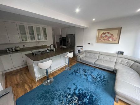 4 bedroom terraced house to rent - Photo 2