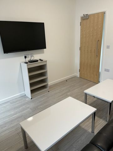 4 Bed Student Accommodation - Photo 2