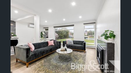 Spacious Five-Bedroom House - Photo 5