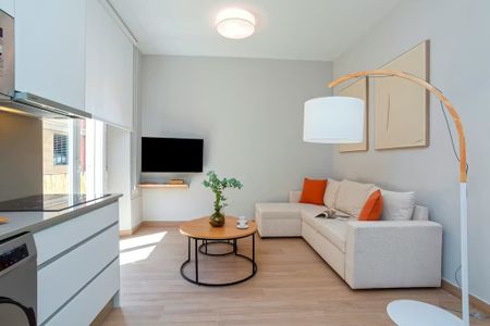 Calle Trinidad Grund, Málaga, Andalusia 29001 - Photo 3