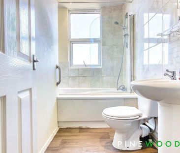 2 bedroom terraced house to rent - Photo 4