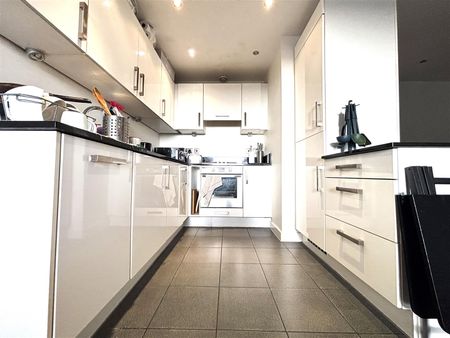 2 bedroom apartment - Photo 2