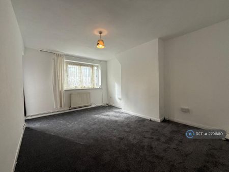 3 bedroom flat to rent - Photo 2