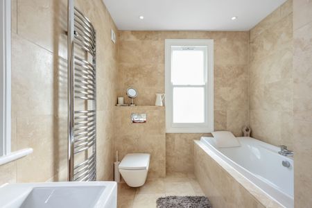 Moorend Grove, Cheltenham, Gloucestershire - Photo 2