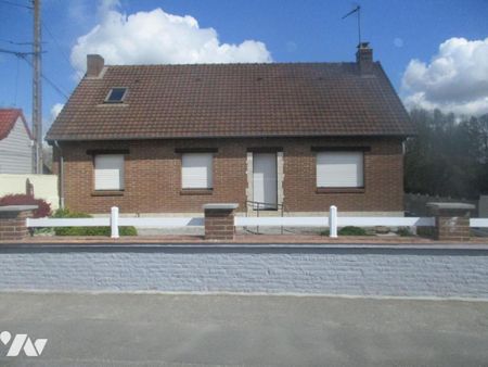 A louer maison en très bon état, entrée, salon-salle à manger, cuisine équipée, trois chambres, sdb - Photo 5