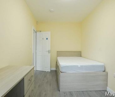 6 bedroom semi-detached house to rent - Photo 4