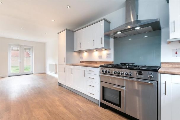 4 bedroom detached house to rent - Photo 1