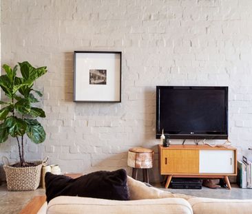Charming Two-Bedroom Terrace in the Heart of Chippendale! - Photo 1