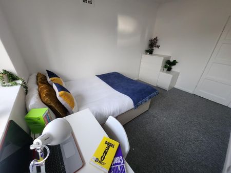 6 bedroom end of terrace house to rent - Photo 5