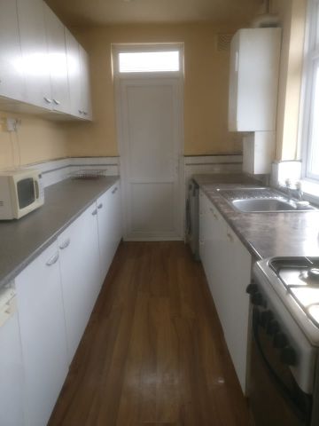 3 Bed Maisonette, Ashurst Drive, IG6 - Photo 5