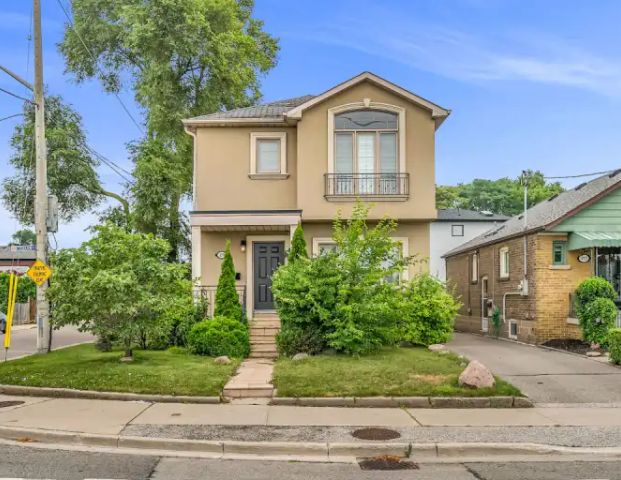 East York Basement Apartment For Rent | 450 Cosburn Avenue, Toronto - Photo 1