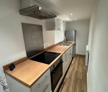 2 bedroom terraced house to rent - Photo 4