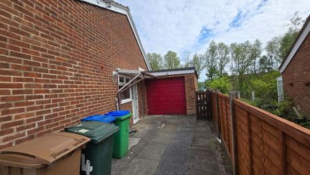 2 bedroom semi-detached house to rent - Photo 5