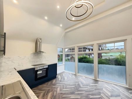 3 bedroom apartment to rent - Photo 4