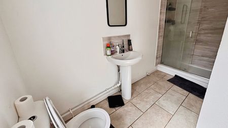 1 bedroom terraced to rent Teversal Avenue, NG7 - Photo 5