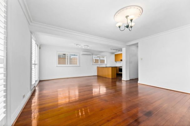 Elegant Boutique Apartment in Prime Location - Photo 1