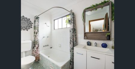 COASTAL COMFORT MEETS LAKESIDE LIFESTYLE - Photo 2