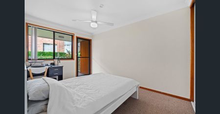 Stylish & Spacious Townhouse in Prime Location - Photo 3