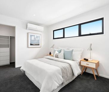 Exceptional Double-Storey Home in Seaford's Prime Location - Photo 6