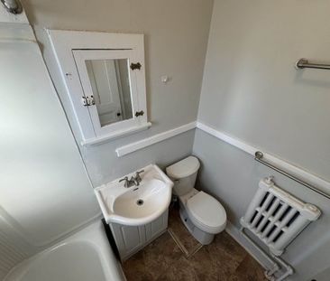 106 Clergy St E, Unit 1, Kingston, ON - Photo 3