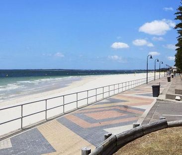 Sunlit Two Bedroom Apartment - Photo 6