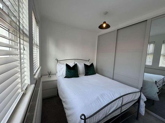 Padbury Close, Bedfont, Feltham, TW14 - Photo 1