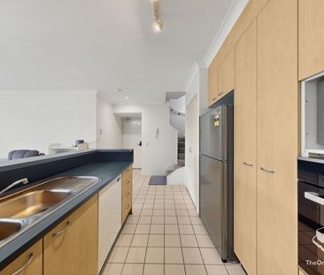 Furnished 2B2B Apartment at heart of Toowong - Photo 1