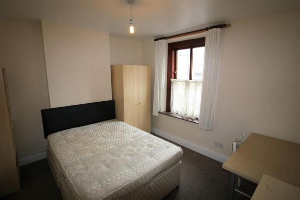 3 bedroom private hall to rent - Photo 1