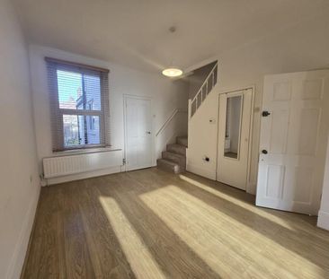 3 bedroom flat to rent - Photo 2