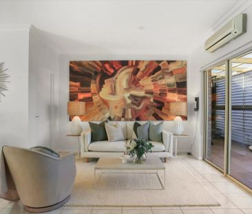 Sunny Boutique Villa in a Fantastic Location - Photo 4