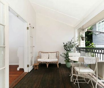 Timeless Character Living in One of New Farm's Finest Streets - Photo 3