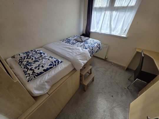 1 bedroom in a house share to rent - Photo 1