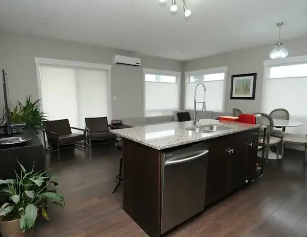 2 BEDROOM 2 BATHROOM GORGEOUS CONDO RIGHT BY THE BREWERY DISTRICT! | 211 - 11425 105 Ave NW, Edmonton - Photo 1